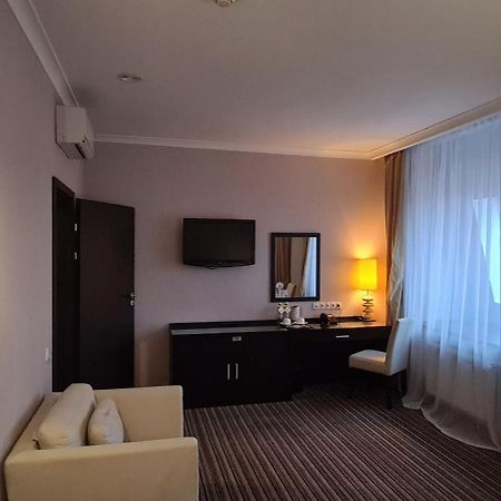 Optima Sumy Hotell Exteriör bild