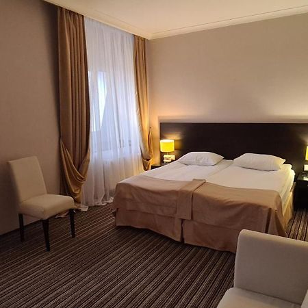 Optima Sumy Hotell Exteriör bild