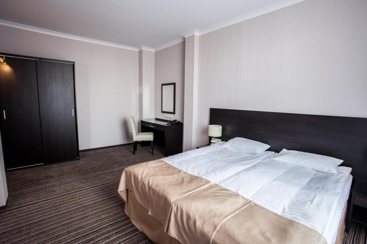 Optima Sumy Hotell Exteriör bild