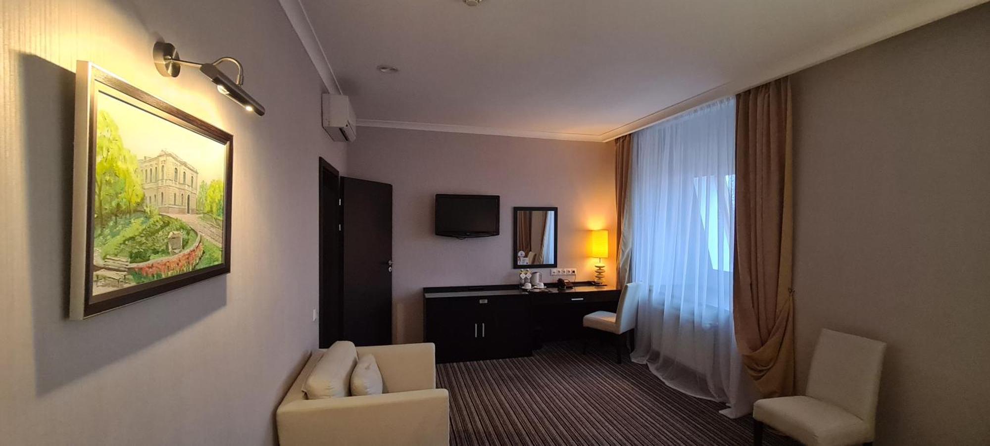 Optima Sumy Hotell Exteriör bild