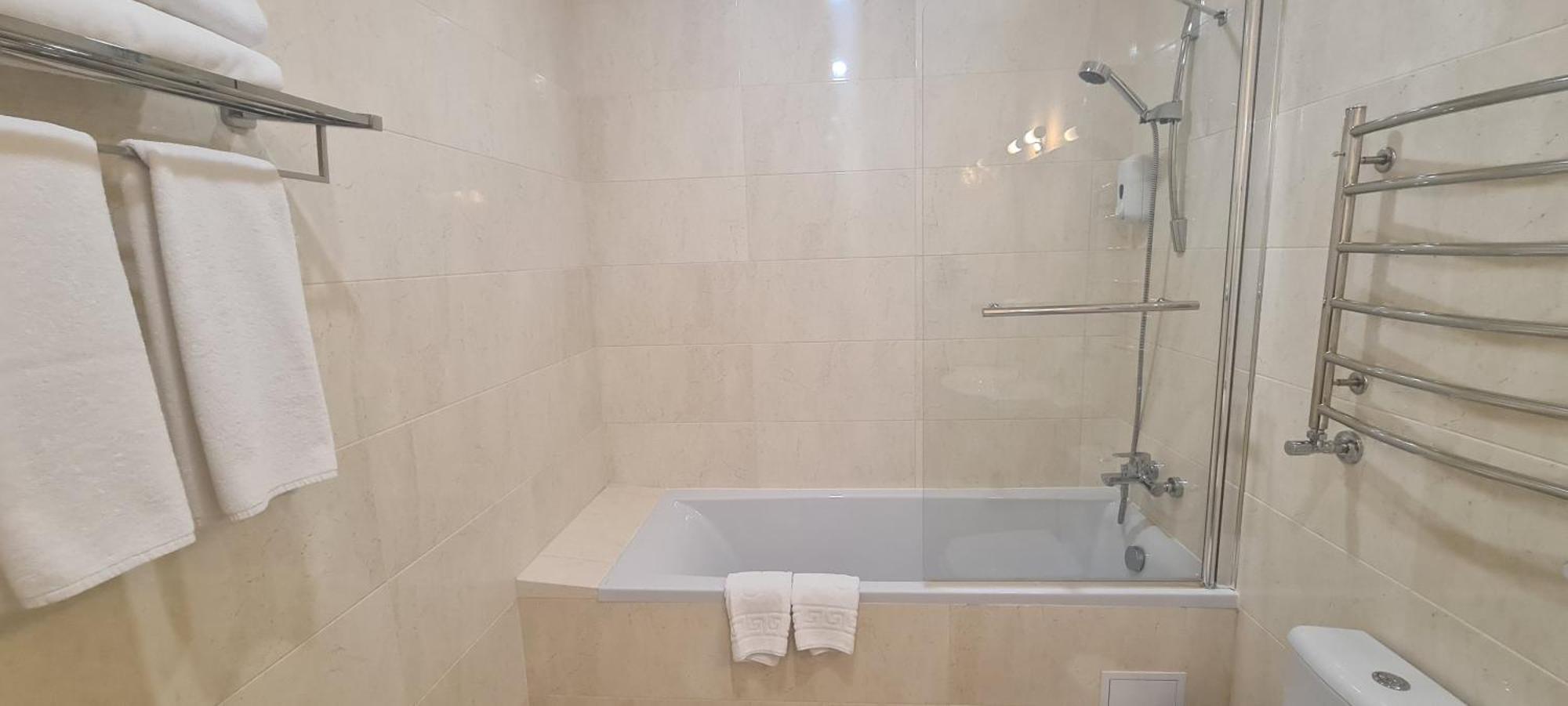 Optima Sumy Hotell Exteriör bild