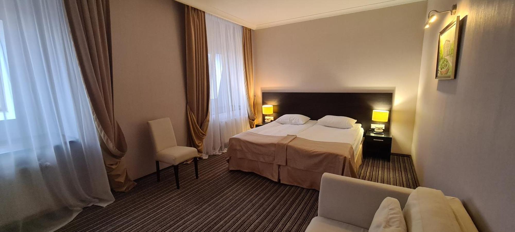 Optima Sumy Hotell Exteriör bild