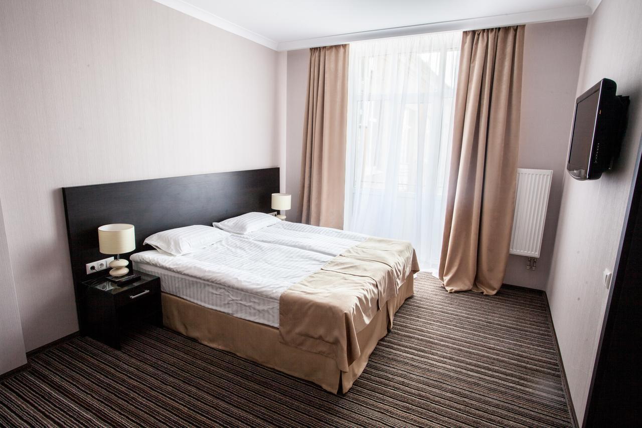 Optima Sumy Hotell Exteriör bild