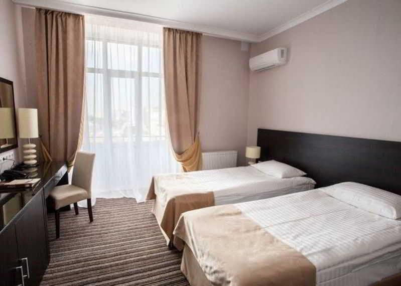 Optima Sumy Hotell Exteriör bild